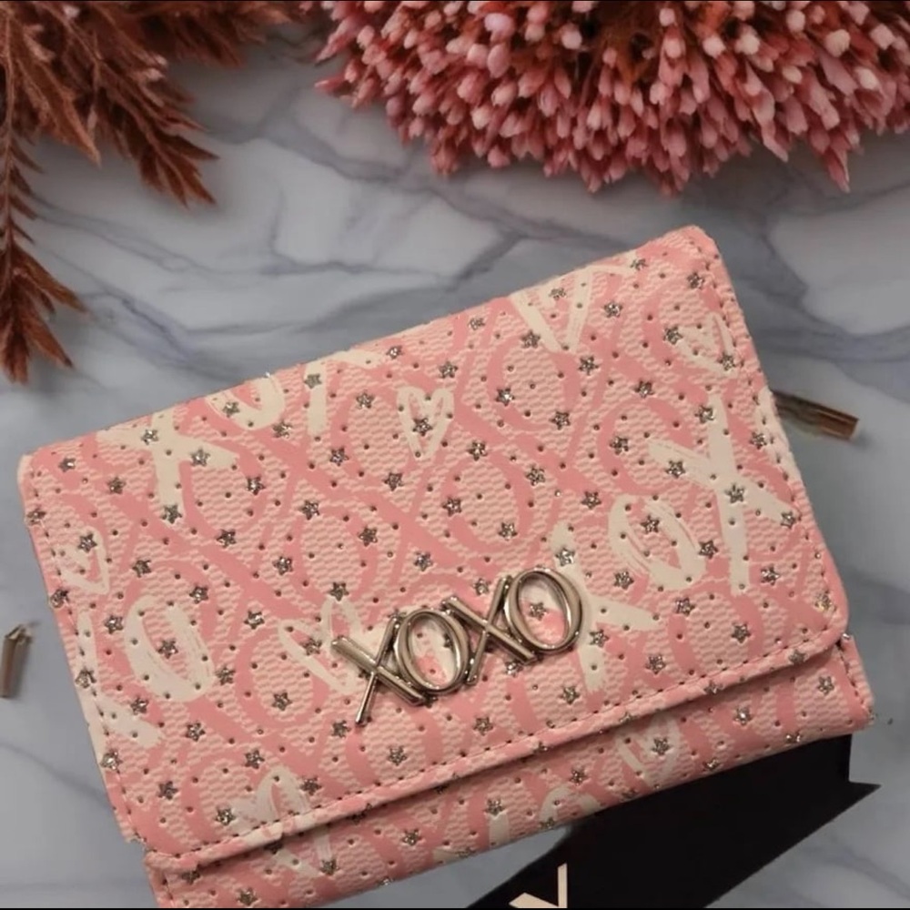 XOXO Sparkly Pink Wallet with Glitter